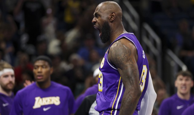 b体育-NBA官方晒纪录：詹姆斯季后赛关键时刻进151球独一档 科比第二104