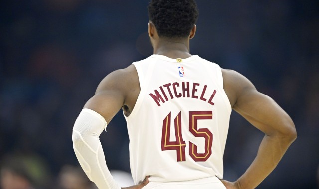 b体育app-赶紧支棱起来！米切尔半场低迷6中1仅得2分 正负值-14全场最低