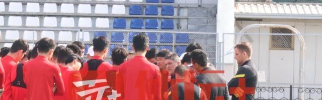 国青恢复训练情绪不错 安东尼奥全程训练开放